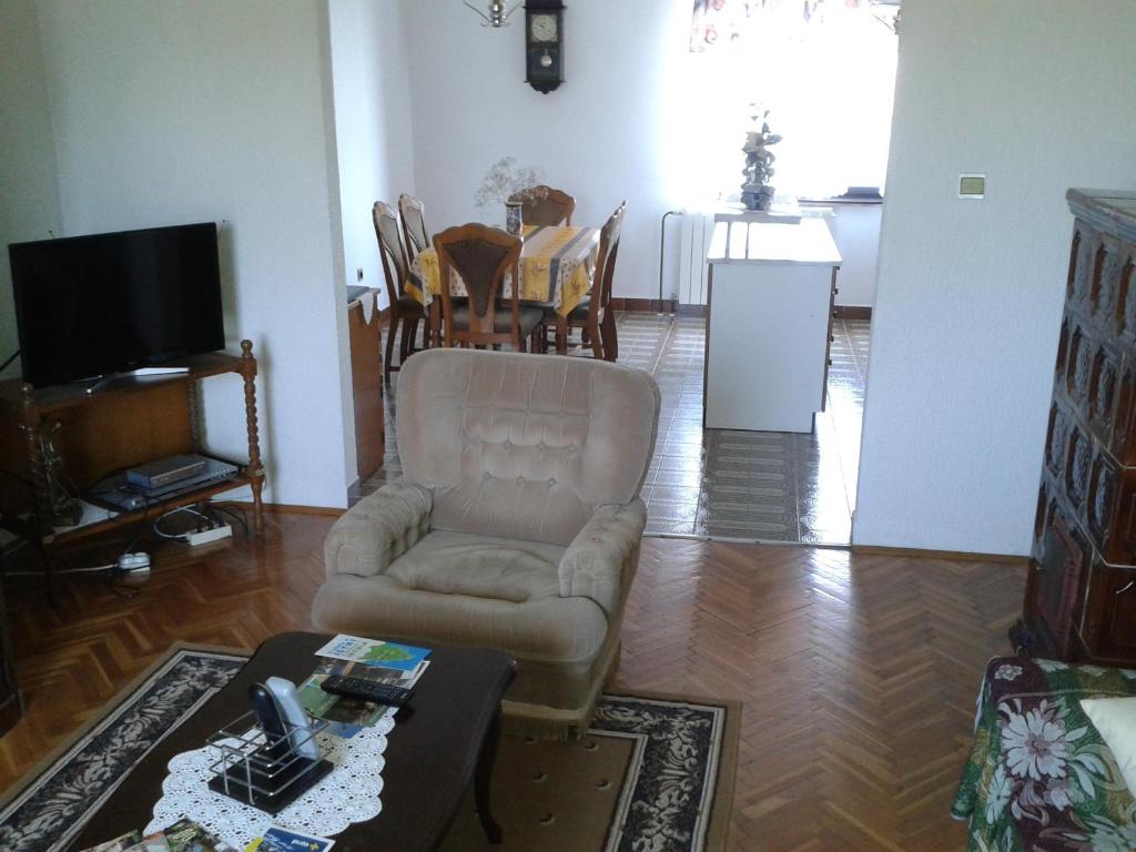 TV a/nebo společenská místnost v ubytování Mara