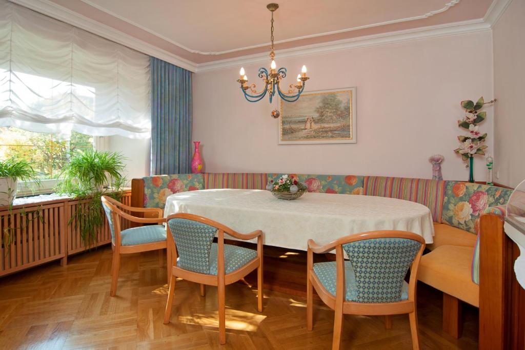 Posezení v ubytování Gästehaus Fertschey
