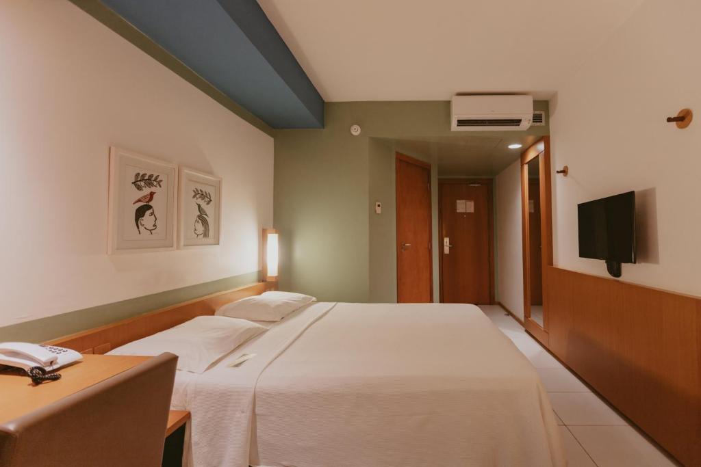 Postel nebo postele na pokoji v ubytování Verdegreen Hotel