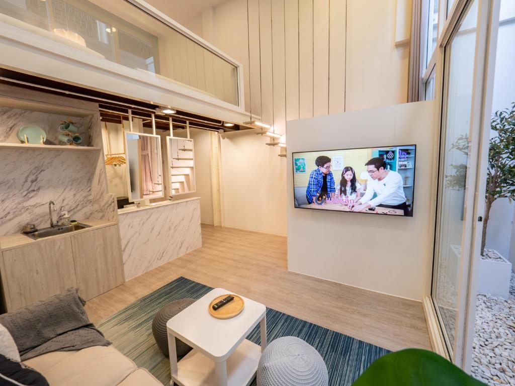 TV a/nebo společenská místnost v ubytování Ease Me Residence