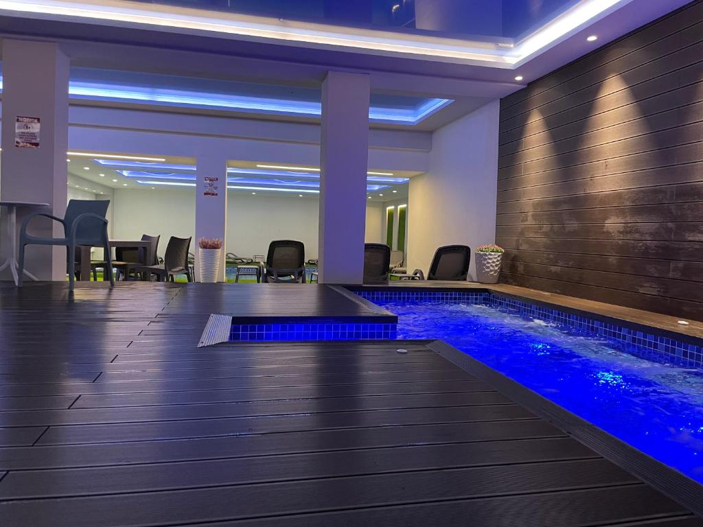 Bazén v ubytování Best Western Plus Paradise Hotel Dilijan nebo v jeho okolí