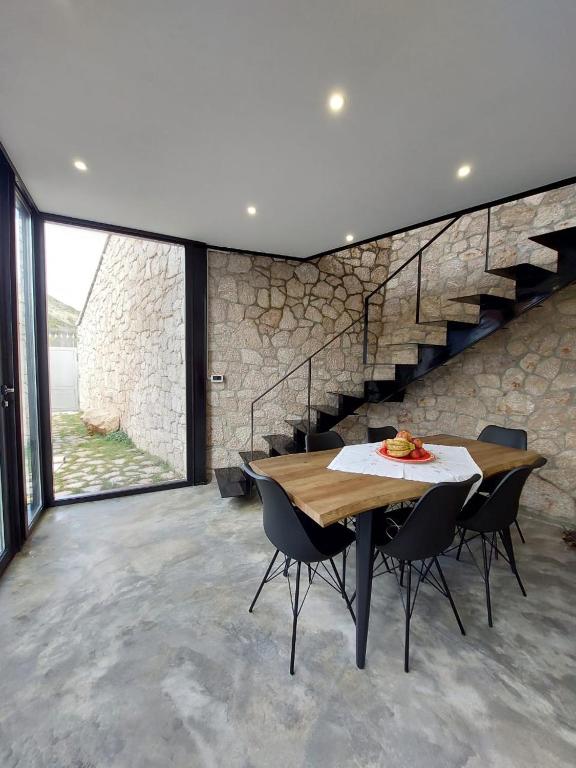 Fotografie z fotogalerie ubytování VILA RIRA - Rrajcë, Shebenik v destinaci Përrenjas