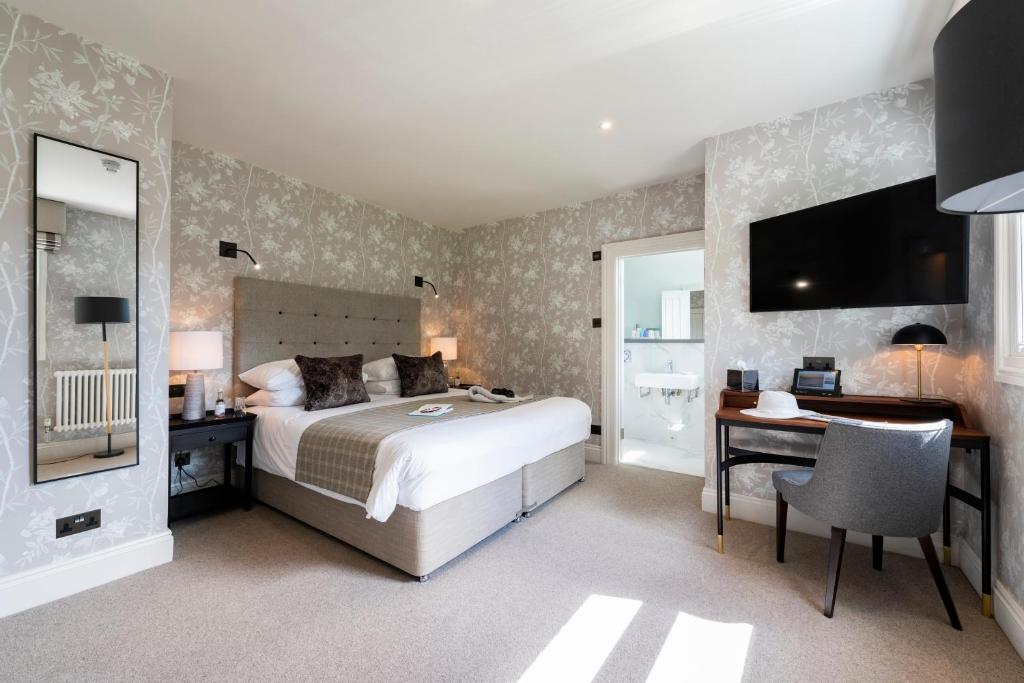 Кровать или кровати в номере Carbis Bay and Spa Hotel