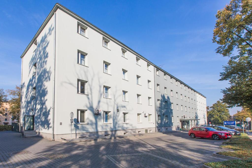 Budova, kde se hotel nachází