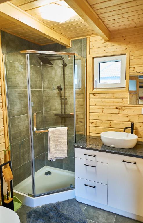 Kúpeľňa v ubytovaní Domek w Górach Sowich "Go Sowie" Jacuzzi Basen Sauna