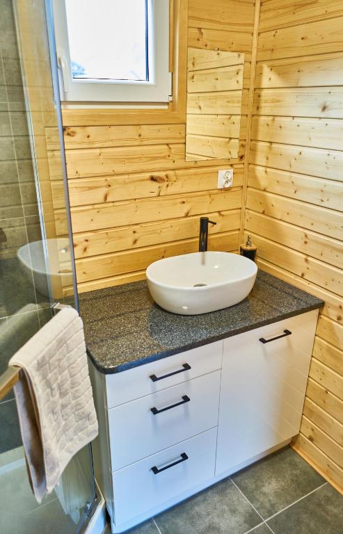 Kúpeľňa v ubytovaní Domek w Górach Sowich "Go Sowie" Jacuzzi Basen Sauna