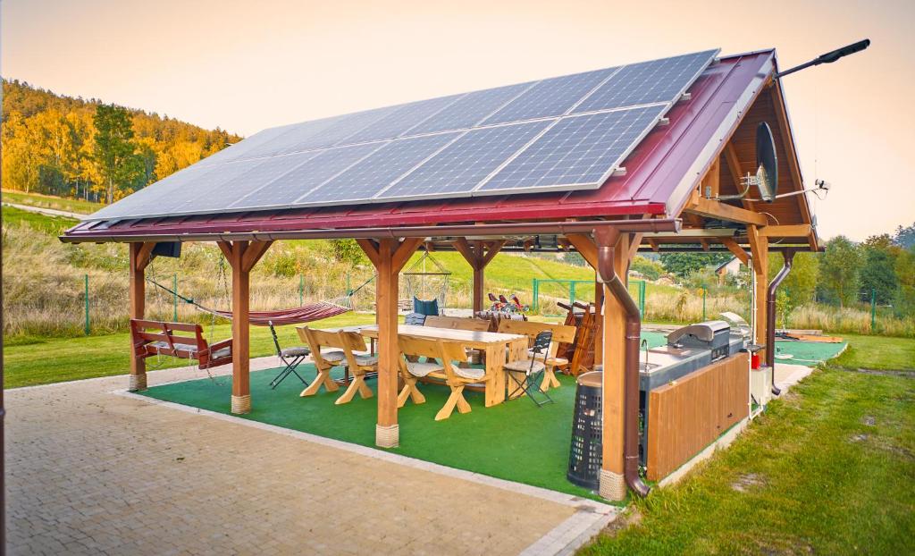 Vonkajšia záhrada v ubytovaní Domek w Górach Sowich "Go Sowie" Jacuzzi Basen Sauna