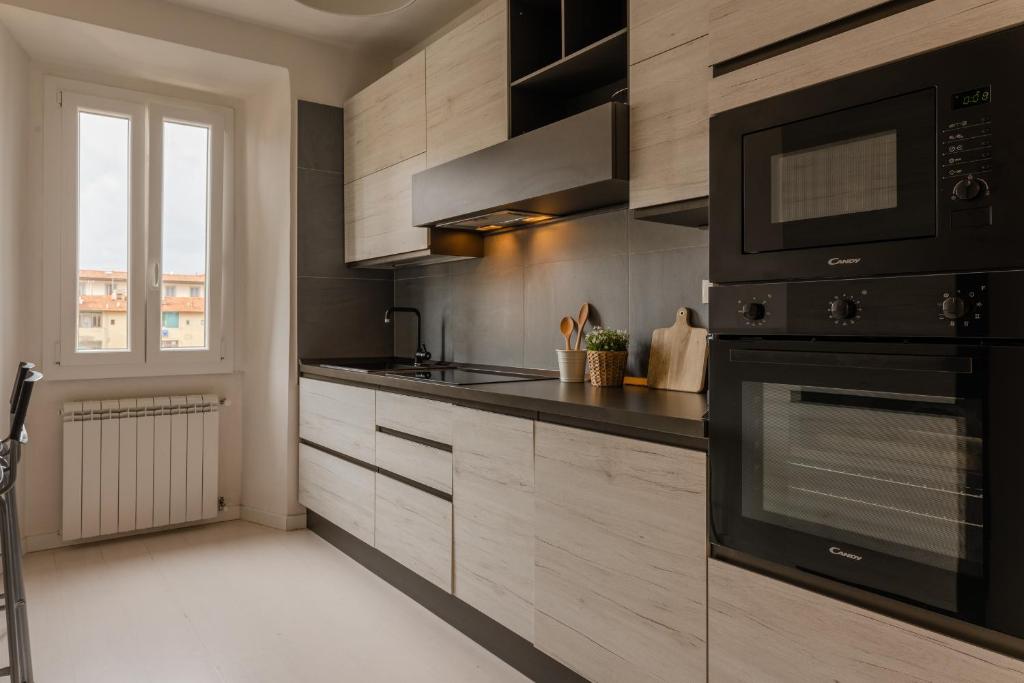 A kitchen or kitchenette at Gallery Art Apartment in San Frediano