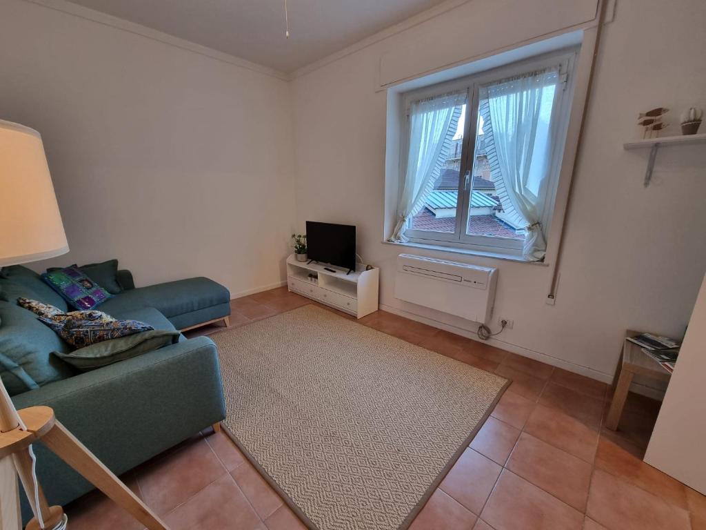 Televízia a/alebo spoločenská miestnosť v ubytovaní La casa di Ari