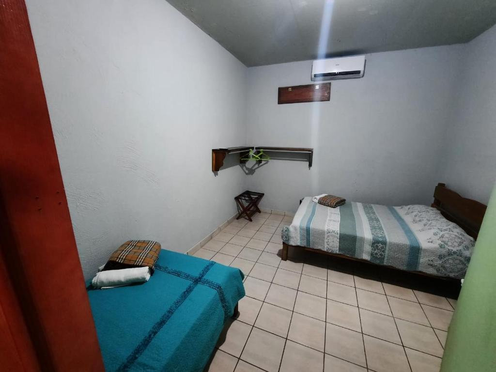 Postel nebo postele na pokoji v ubytování Arenal Xilopalo