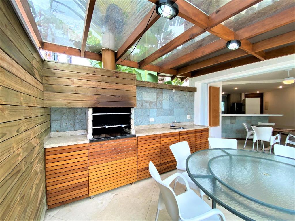 A cozinha ou cozinha compacta de Casa na Praia MARAVILHOSA de JUQUEHY