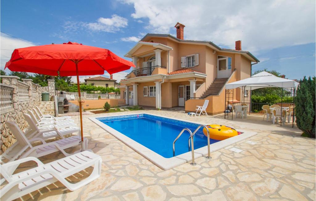 Басейн в Beautiful Home In Labin With Outdoor Swimming Pool або поблизу