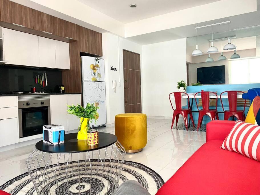 a living room with a red couch and a table at 3 Recámaras Con Diseño Único En "Uno Urban Life" in Guadalajara