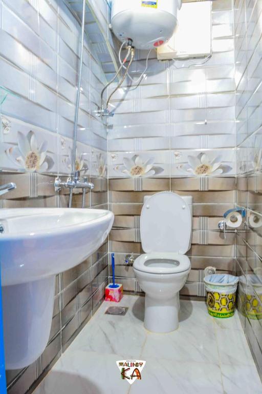 Koupelna v ubytování malindy KA ماليندى كا