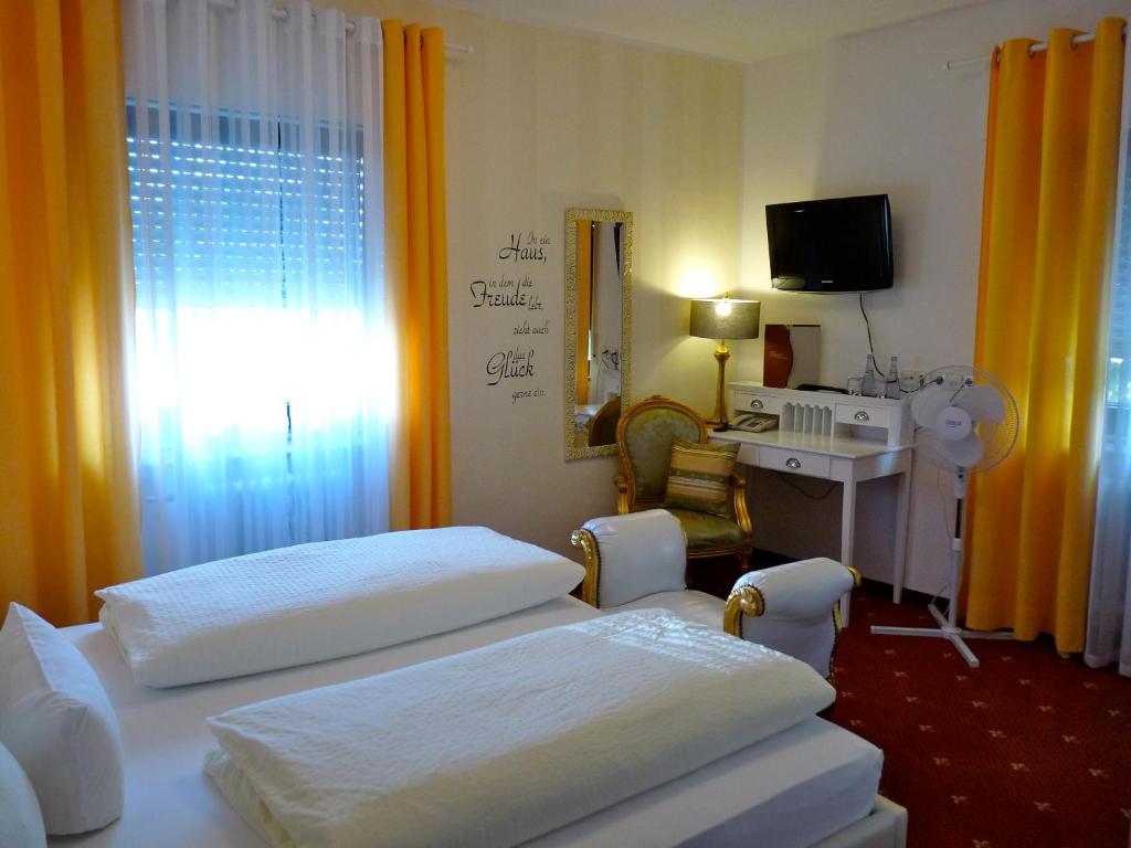Postel nebo postele na pokoji v ubytování Hotel Geissler