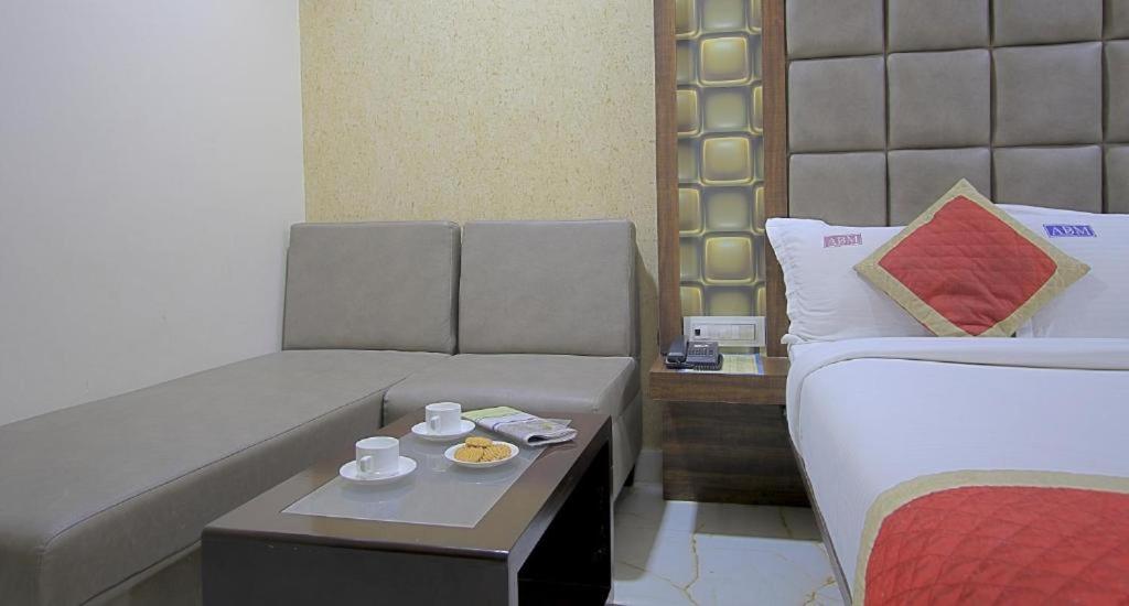 Una cama o camas en una habitación de ABM Express Inn