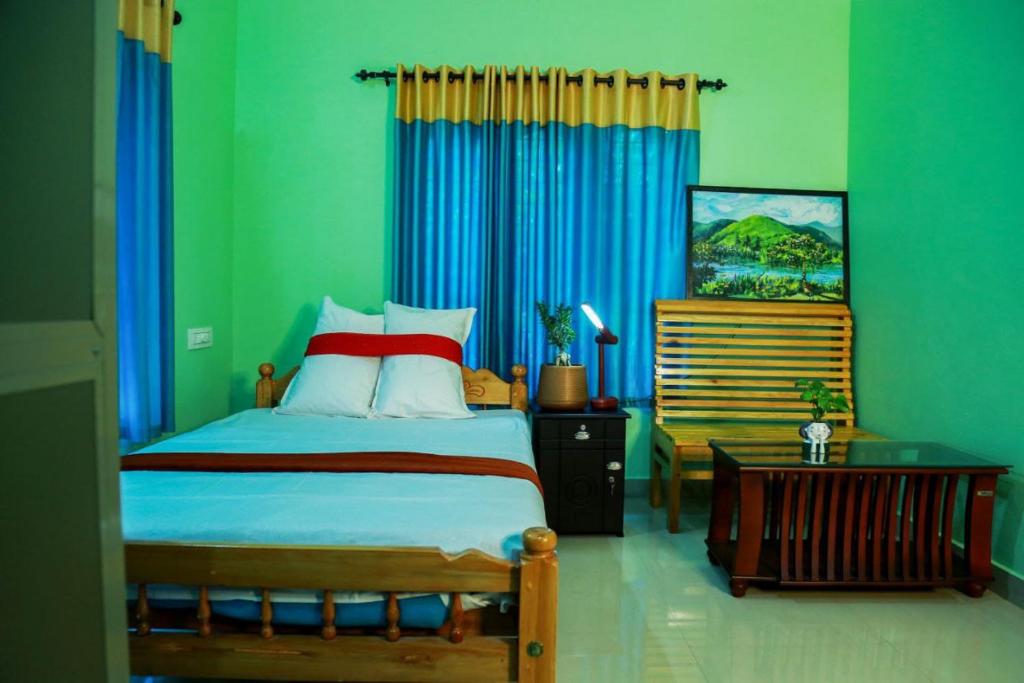 Postel nebo postele na pokoji v ubytování Puzhayoram home stay, Palakkuli, Mananthavadi wayanad kerala