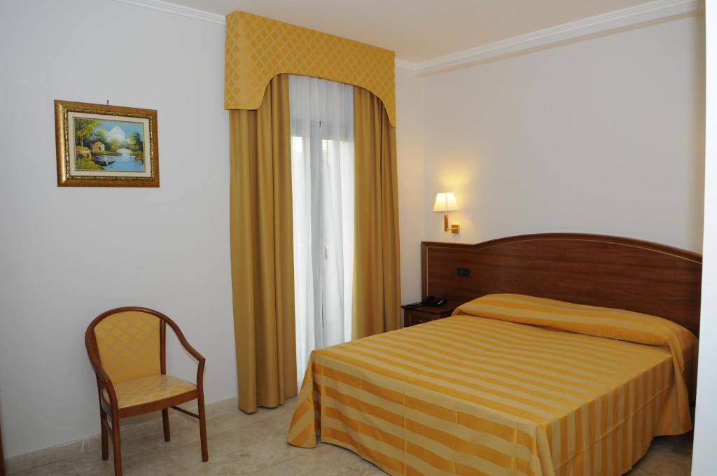 Postel nebo postele na pokoji v ubytování Fashion Hotel