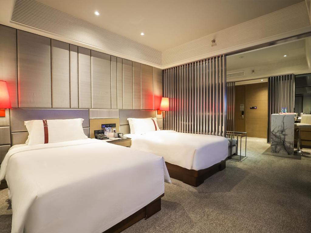 Postel nebo postele na pokoji v ubytování Rhombus Park Aura Chengdu Hotel