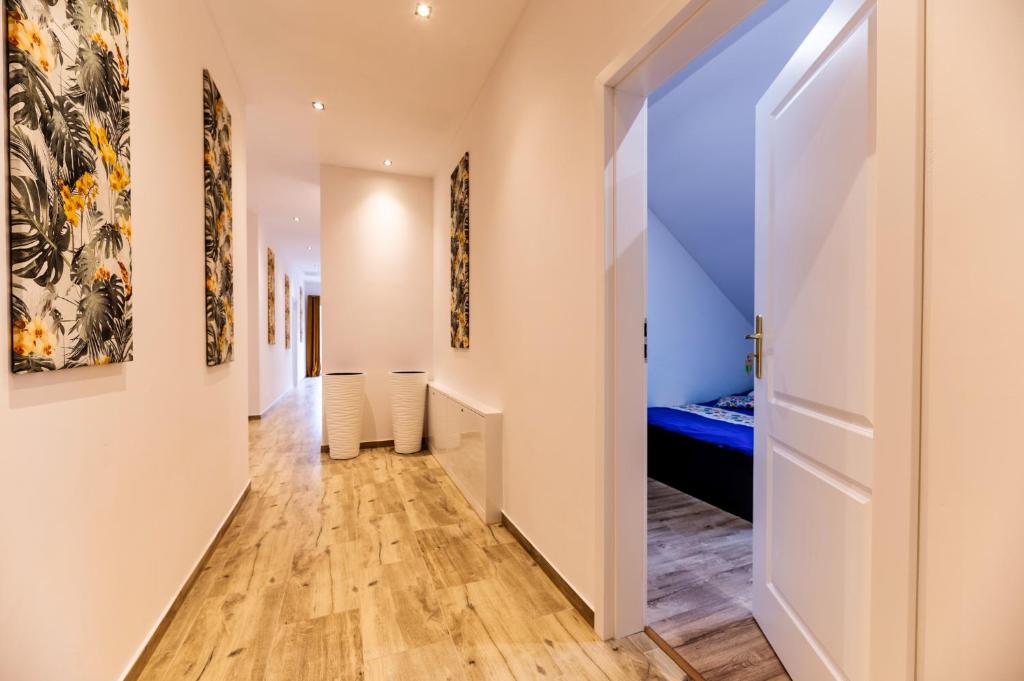 Fotografia z galérie ubytovania Apt FIONA4 Centrum700m Parking Bezpłatny Monitorowany Salon z Sypialnią Tv Łazienka Kuchnia Rekuperacja v destinácii Karpacz