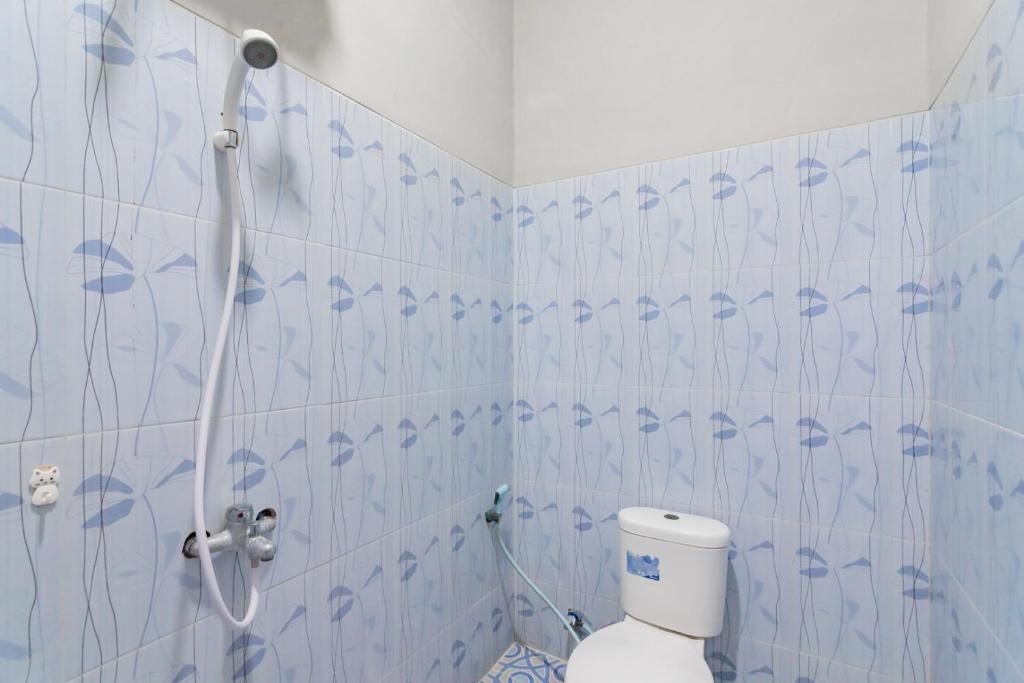 Koupelna v ubytování Hotel Markoni Pamanukan Mitra RedDoorz