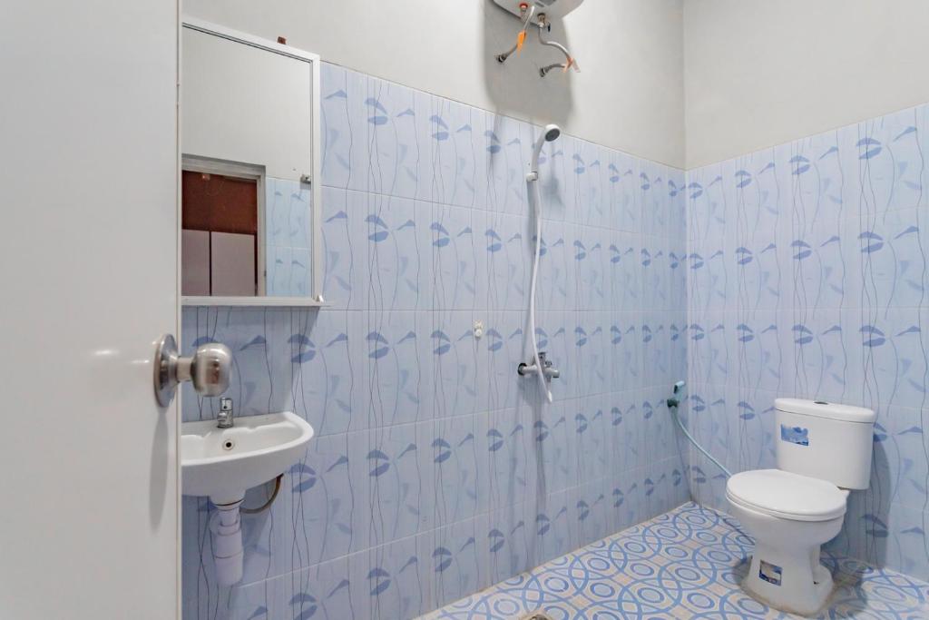 Koupelna v ubytování Hotel Markoni Pamanukan Mitra RedDoorz