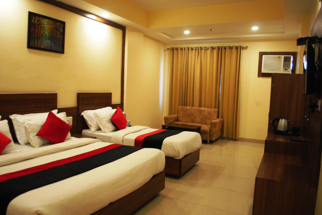 Postel nebo postele na pokoji v ubytování Hotel The Vaishno Devi Hills