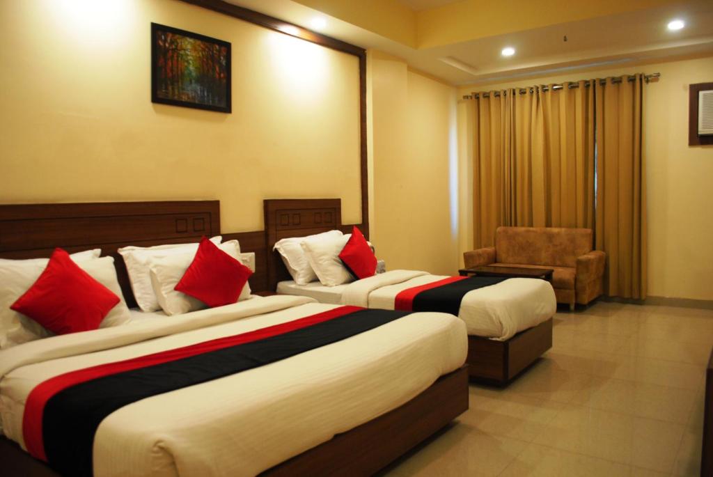 Postel nebo postele na pokoji v ubytování Hotel The Vaishno Devi Hills