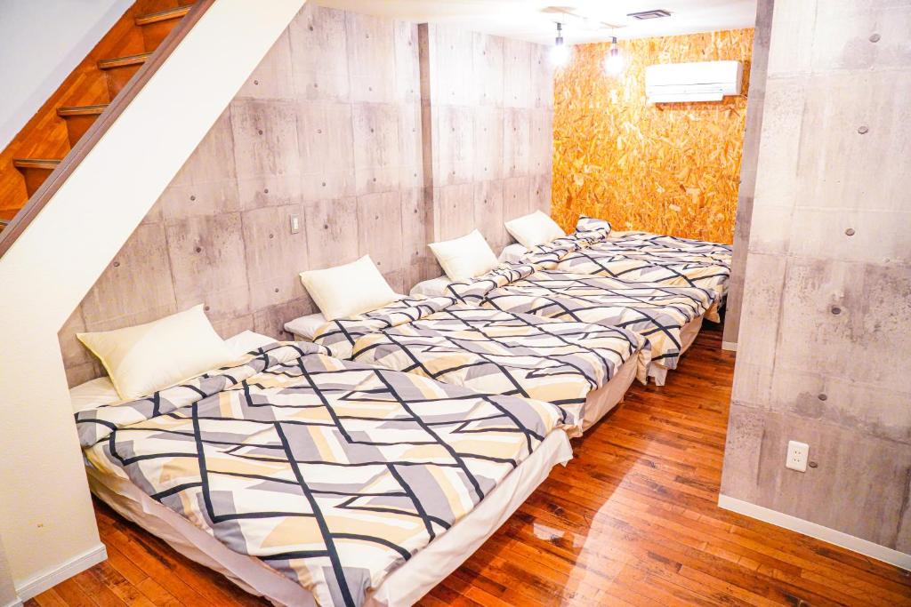 Postel nebo postele na pokoji v ubytování ONE HOSTEL Himeji ワンホステル姫路