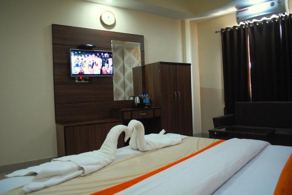 Postel nebo postele na pokoji v ubytování Hotel The Vaishno Devi Hills
