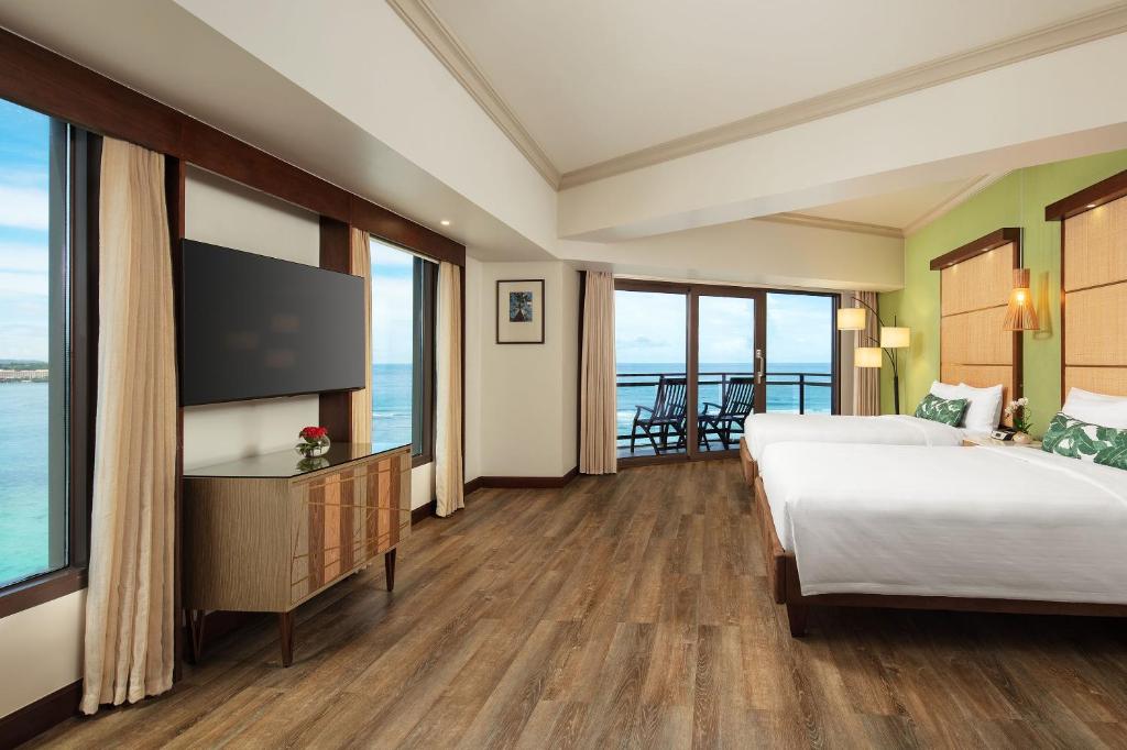 Dusit Beach Resort Guamにあるベッド