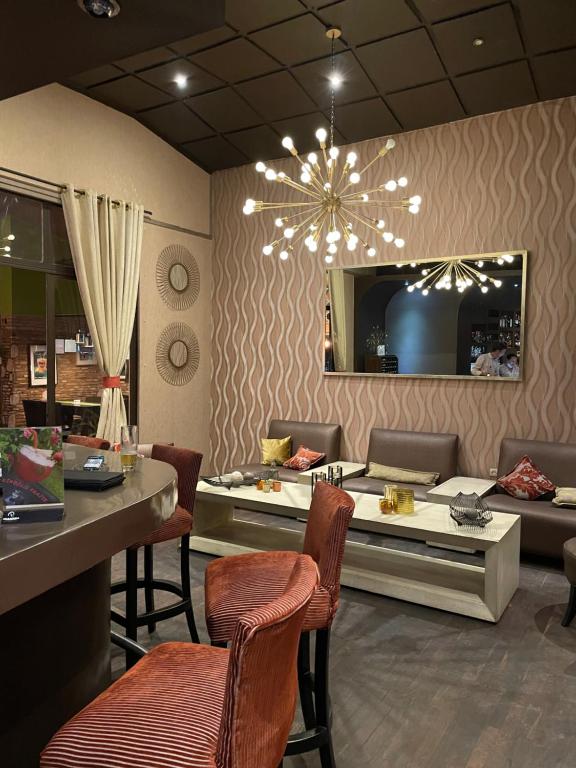 Posezení v ubytování Planet Hotel HollyBum