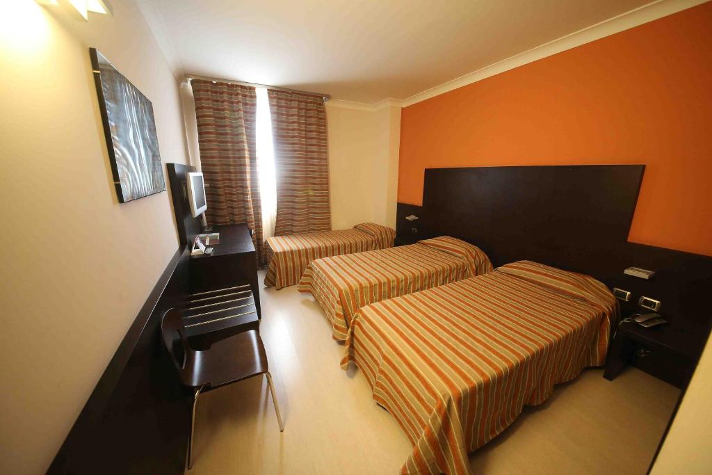 Postel nebo postele na pokoji v ubytování Vercelli Palace Hotel