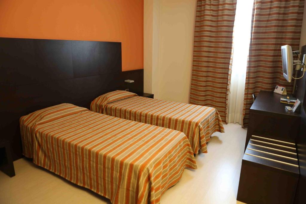 Postel nebo postele na pokoji v ubytování Vercelli Palace Hotel