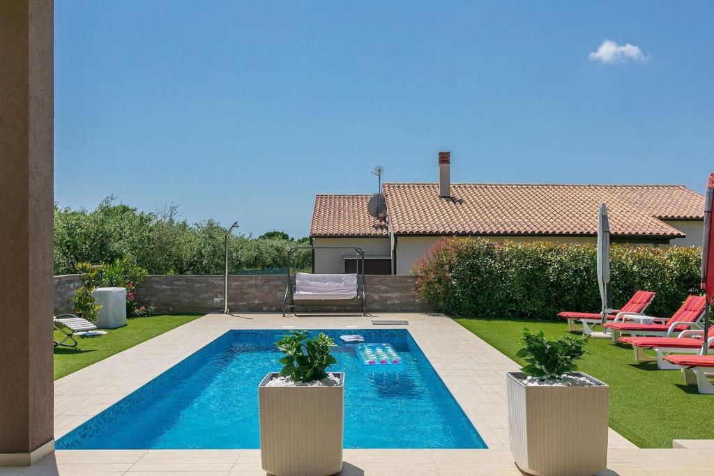 Basen w obiekcie Villa Štefanja lub w pobliżu
