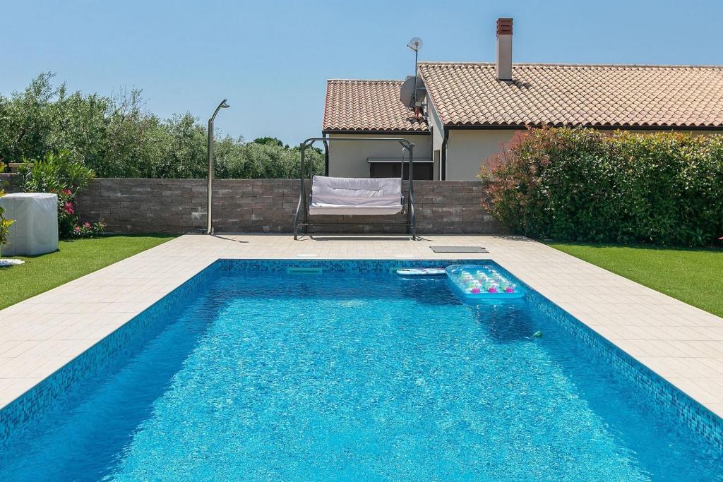 Basen w obiekcie Villa Štefanja lub w pobliżu
