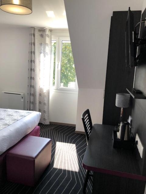 Postel nebo postele na pokoji v ubytování The Originals City Hôtel, Aéroport Beauvais