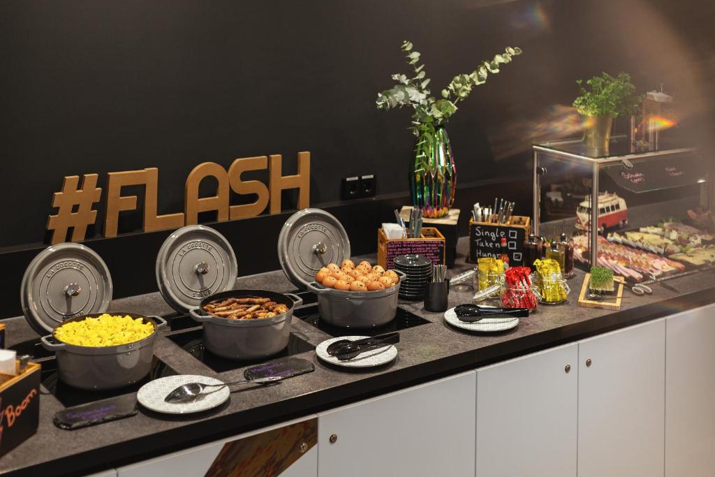 Holiday Inn - the niu, Flash Berlin Charlottenburg by IHG - Resim 9