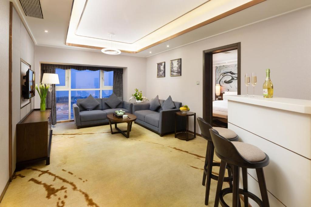TV a/nebo společenská místnost v ubytování Shenzhen Bay Hisoar Hotel
