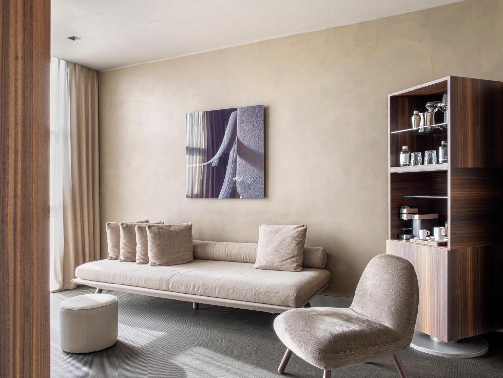 
Extra ME+ Junior Suite
