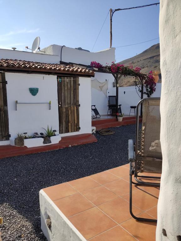 a view of the patio of a house at la casita de Máguez in Máguez