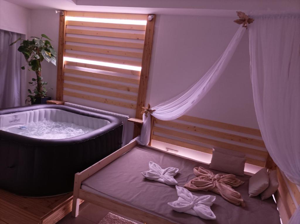 A bed or beds in a room at Private Relax Armonia Wellness Apartment