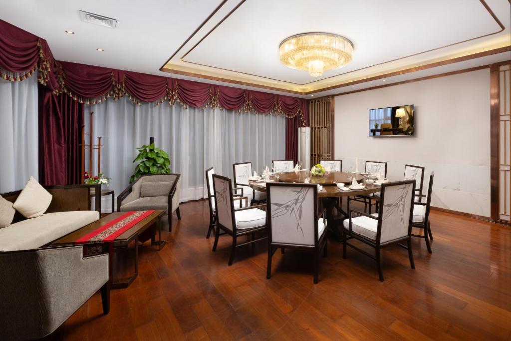 TV a/nebo společenská místnost v ubytování Shenzhen Bay Hisoar Hotel