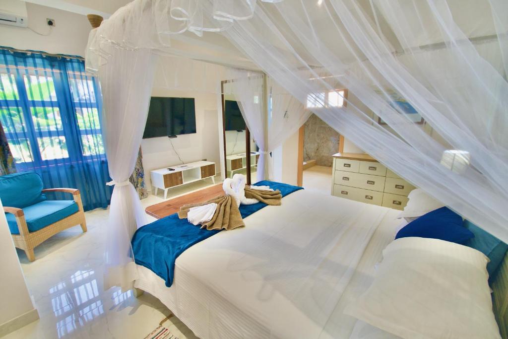 Postel nebo postele na pokoji v ubytování SEA SPLASH SELF CATERING And La Petite Maison