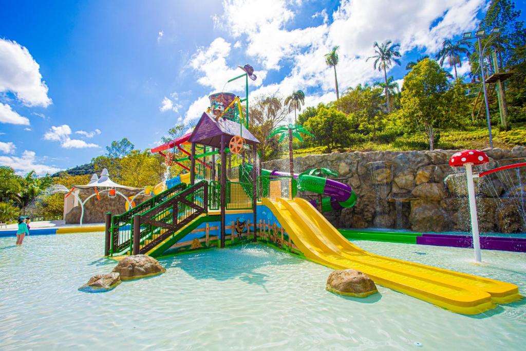 Bazén v ubytování Fazzenda Park Resort nebo v jeho okolí