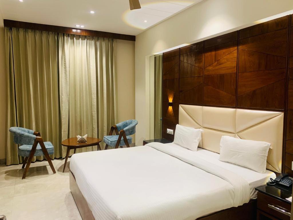 Hotel West End View A Unit of Hotel SC Residency - Deluxe Double Room
