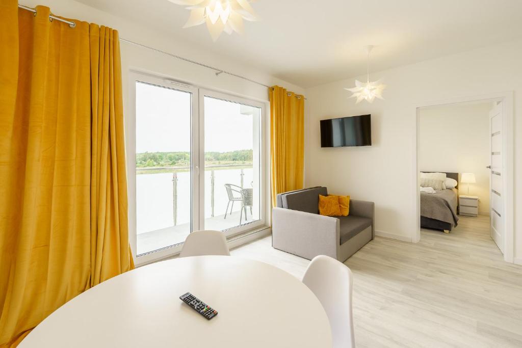 Televízia a/alebo spoločenská miestnosť v ubytovaní Sunset Resort II, Nadmorska 104