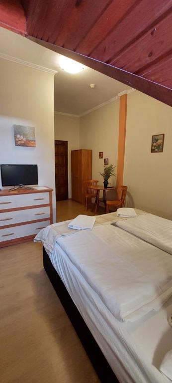 Postel nebo postele na pokoji v ubytování Forrás Fogadó
