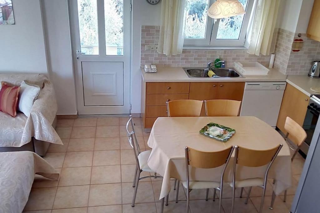 A kitchen or kitchenette at Roof-Garden Apartment