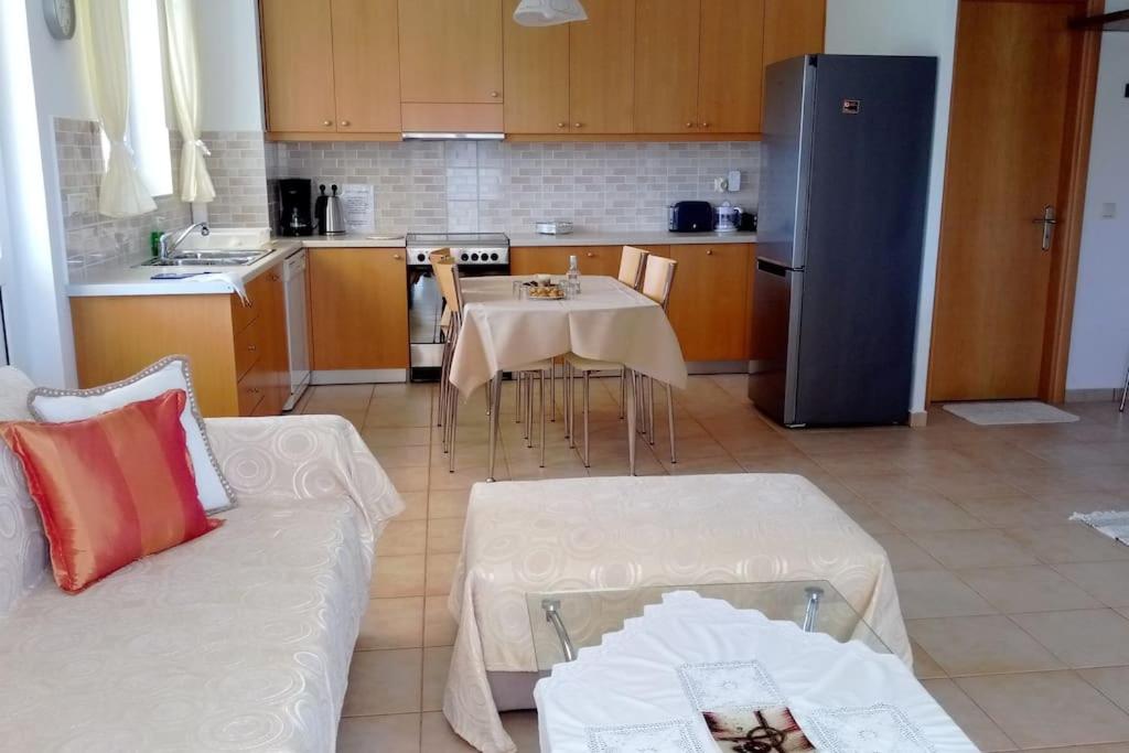 A kitchen or kitchenette at Roof-Garden Apartment
